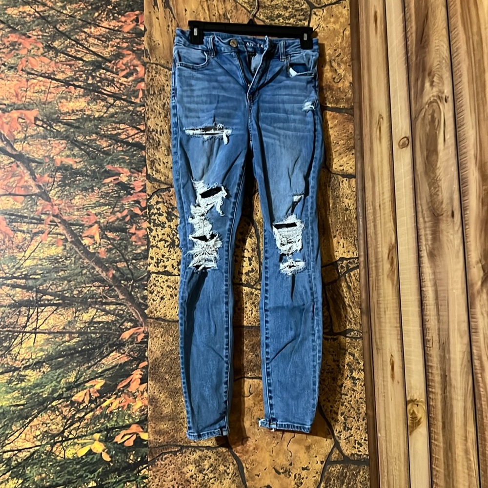 American Eagle Outfitters ripped jeans. Size US 4.